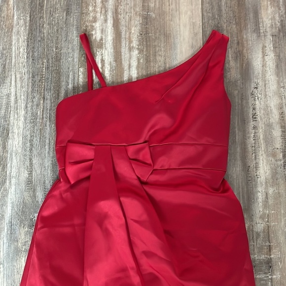 David's Bridal red one shoulder midi dress - Picture 2 of 5